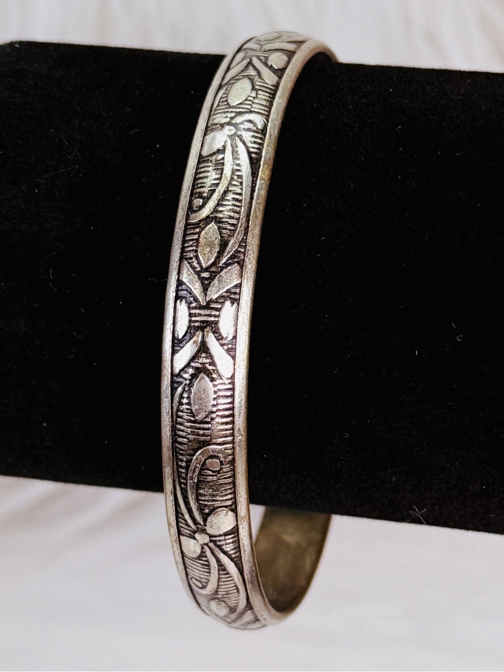 Super lightweight, aged Silvertone etched bangle costume bracelet